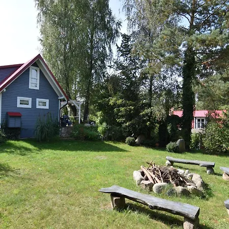 Dom wakacyjny Comfortable Homes With A Beautiful Garden